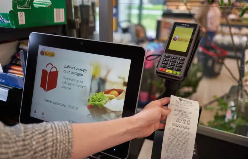 Ile można zarobić na kasie w supermarkecie? Zaskakujące różnice w pensjach