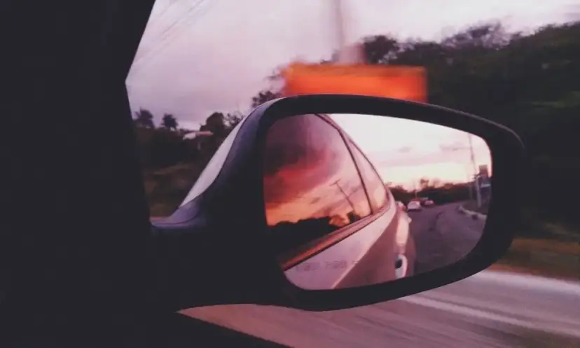 Jak prędkość jazdy wpływa na pole widzenia kierowcy i bezpieczeństwo?