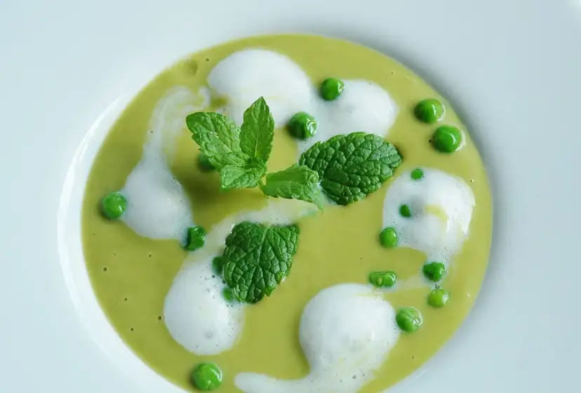 Ile kcal ma zupa grochowa? Sprawdź kalorie i zdrowe przepisy