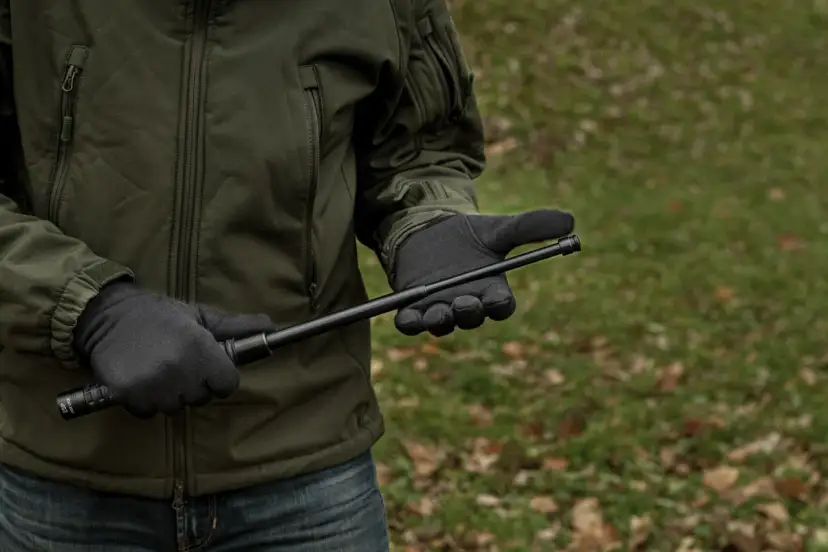 Pałka teleskopowa: Czy jest legalna? Poznaj przepisy i uniknij kar