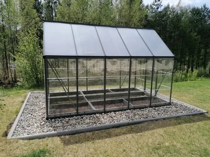 Czy szklarnia z poliwęglanu jest szkodliwa dla zdrowia i roślin?