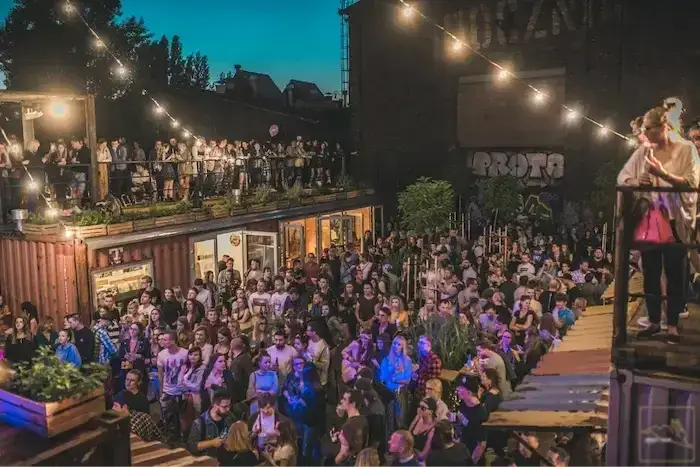 Gdzie można potańczyć w Gdańsku po 40? Odkryj najlepsze miejsca