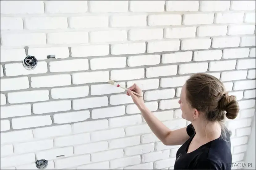 Jak układać cegłę dekoracyjną z fugą? Poradnik DIY krok po kroku