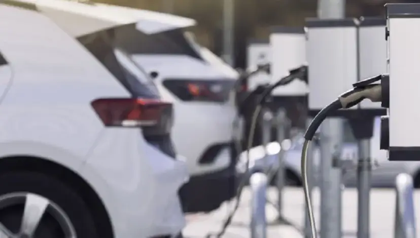 Ile km przejedzie samochód elektryczny? Poznaj zasięg różnych modeli