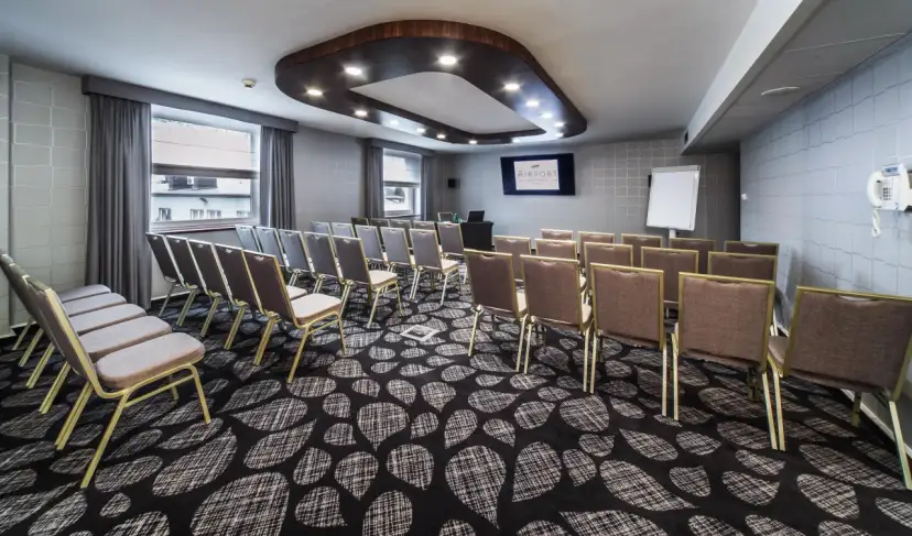 Jak łatwo dojechać do hotelu Airport Okęcie? Sprawdź najlepsze opcje