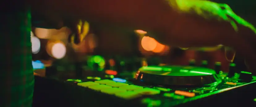 DJ na wesele: Kluczowe pytania, które musisz zadać przed rezerwacją