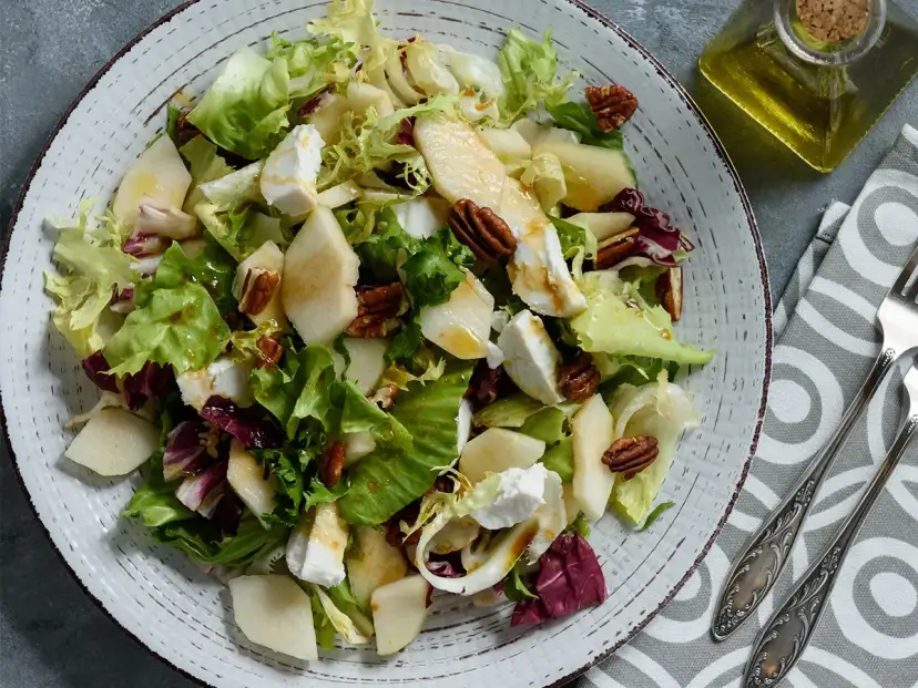 Jakie sałatki na komunię, które zachwycą gości i ułatwią przygotowania