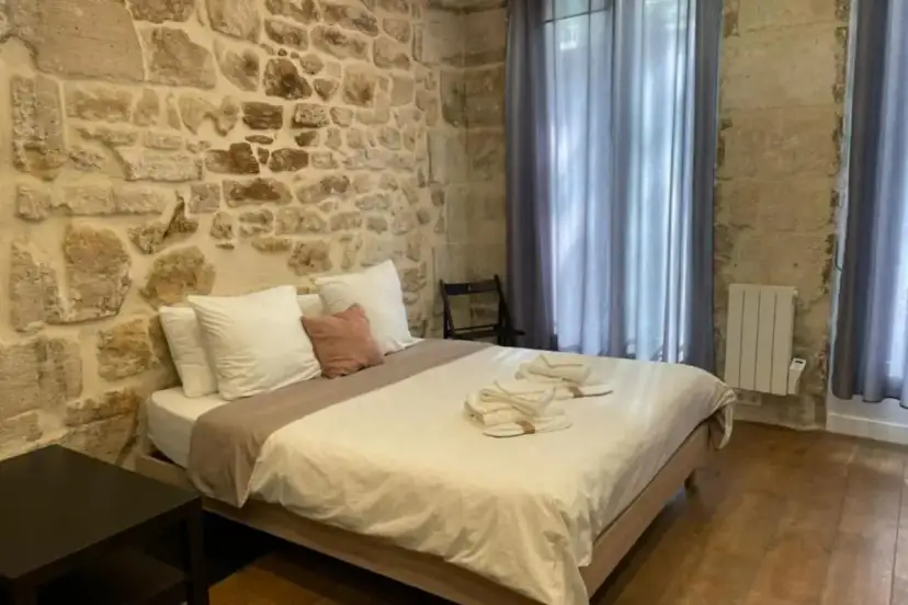 Tanie noclegi w Paryżu – najlepsze miejsca, które warto polecić