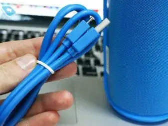 Jak podłączyć słuchawki JBL z laptopem - proste kroki i porady