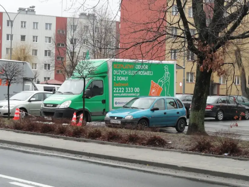 Samochód który zbiera elektrośmieci z osiedla - jak skorzystać z usługi?