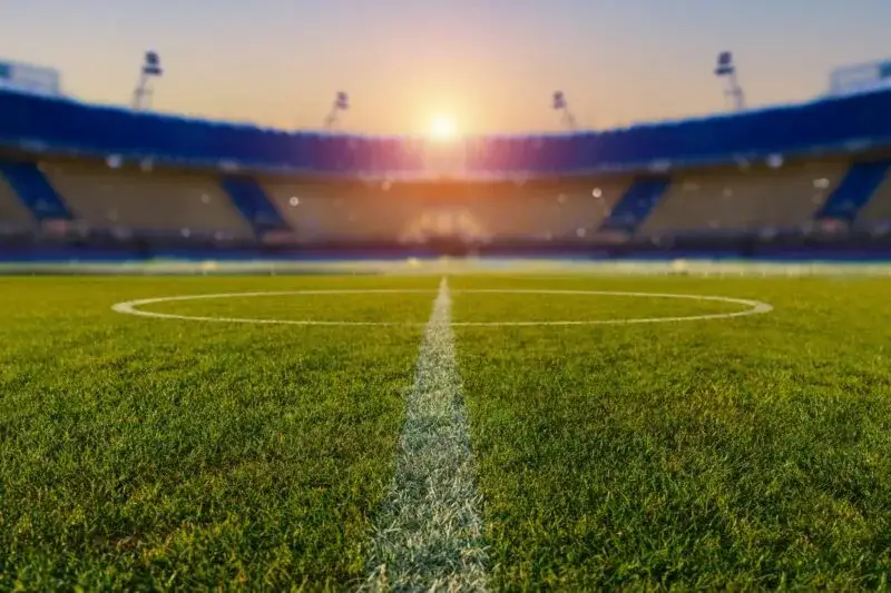 Ile zarabiają najlepsi piłkarze? Zaskakujące kwoty, które cię zadziwią