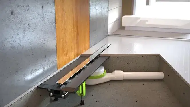 Odpływ liniowy w bloku: Jak zamontować bez kucia w stropie?