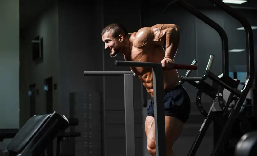 Triceps: Ile ćwiczeń i serii tygodniowo? Plan dla każdego!