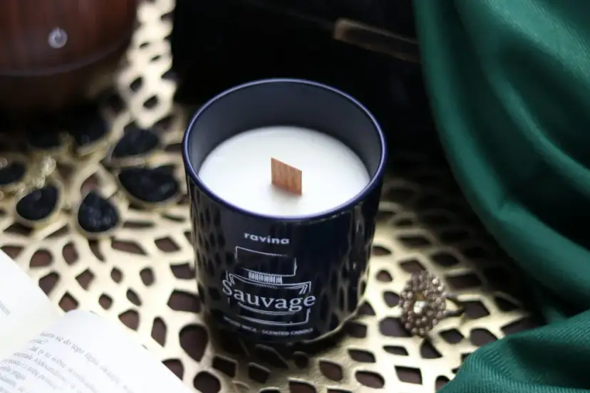 Świeczka o zapachu sosny – naturalny relaks i aromaterapia w domu