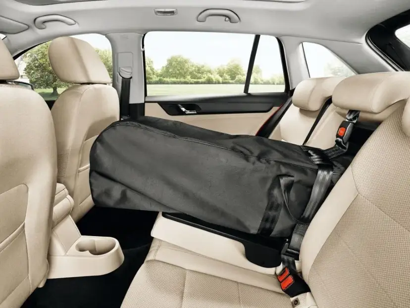 Narty w samochodzie: jak przewieźć je bezpiecznie i bez mandatu?