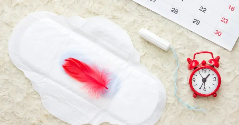 Kiedy pierwsza miesiączka? Zaskakujące fakty i objawy, które warto znać