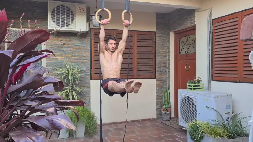 Anillas de calistenia: ejercicios esenciales para mejorar tu fuerza