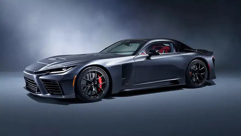 Ciemnoszara Toyota GR Supra MK5 z czerwonym wnętrzem, na tle studyjnym.