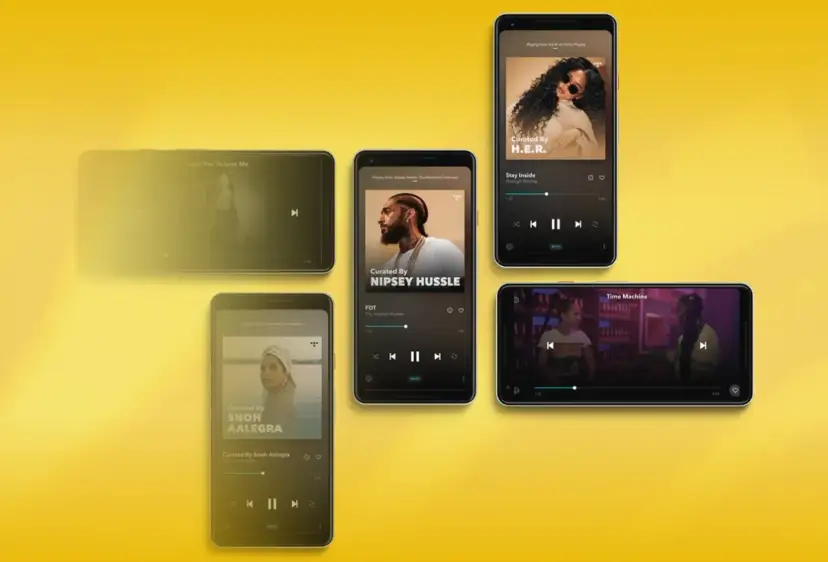 Pięć smartfonów z interfejsem aplikacji muzycznej Tidal na żółtym tle.