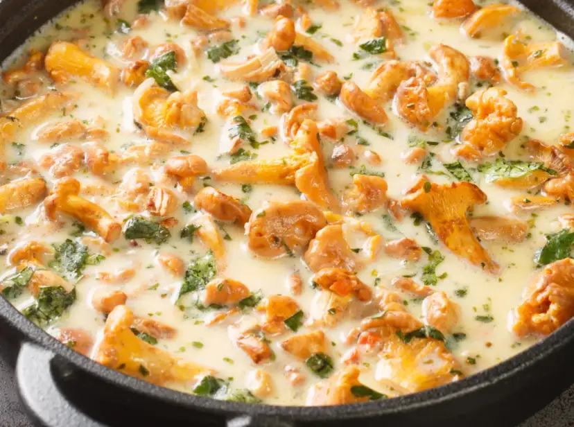 Perfekcyjny sos śmietanowy z mąką: Bez grudek i zwarzenia!