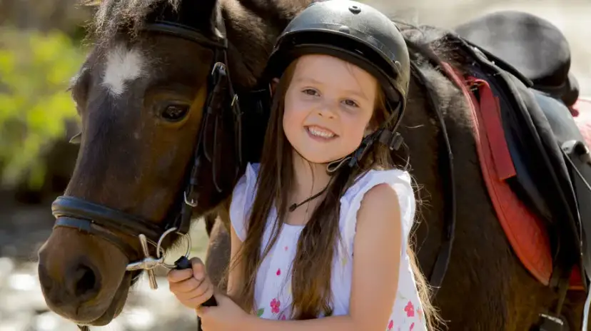 Prezent dla dziewczynki, która kocha konie: od zabawek po marzenia