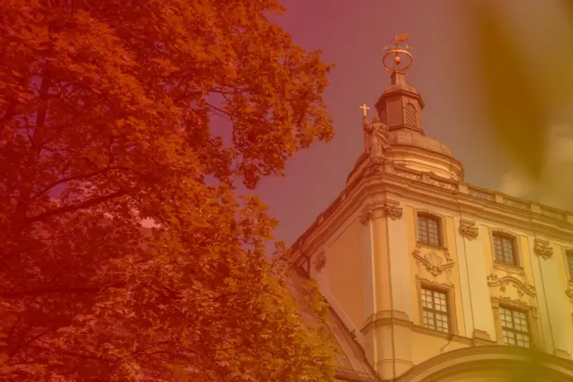 Uniwersytet a akademia: kluczowe różnice, które musisz znać