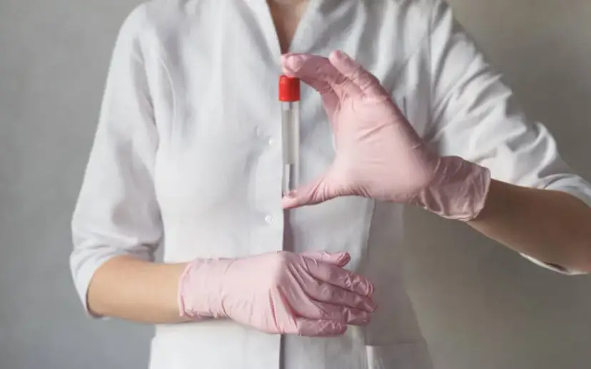 Urolog: jakie badania krwi? Poznaj kluczowe testy i ich sens.