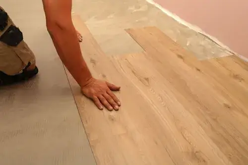 Panele winylowe z czego są zrobione? Odkryj ich skład i zalety