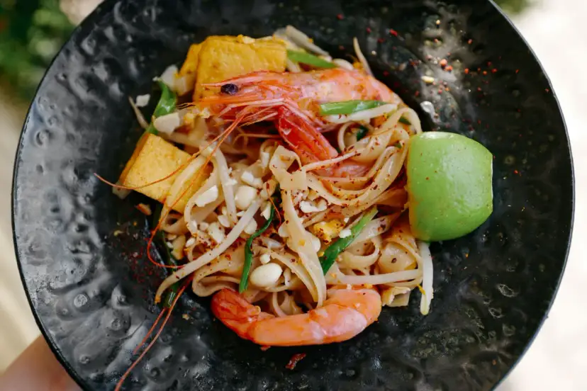 Pad Thai: Jak jeść, by uniknąć gaf i poczuć Tajlandię?