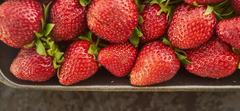 Truskawki świeże do 7 dni? Sprawdź, jak je przechowywać w lodówce!