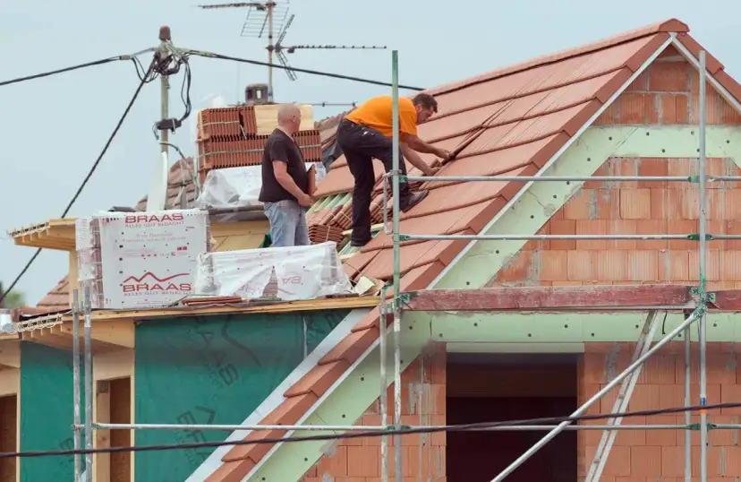 Jak układać dachówkę - uniknij najczęstszych błędów i zyskaj trwałość