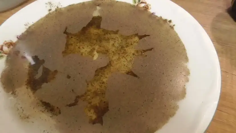 Uciekający pieprz: Odkryj sekret napięcia powierzchniowego wody