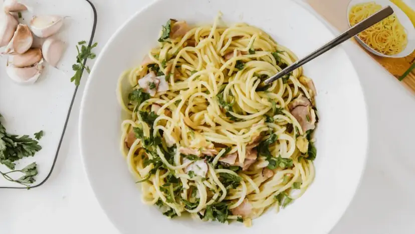 Spaghetti Carbonara kcal: Cała prawda i lżejsze przepisy
