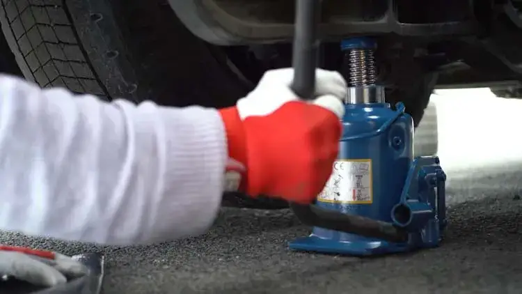 Jak wymienić koło w naczepie - proste kroki, aby uniknąć problemów