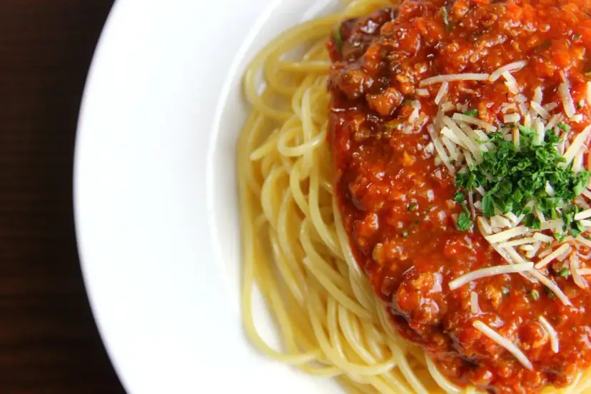 Spaghetti Bolognese: Odkryj idealny przepis i sekrety smaku!