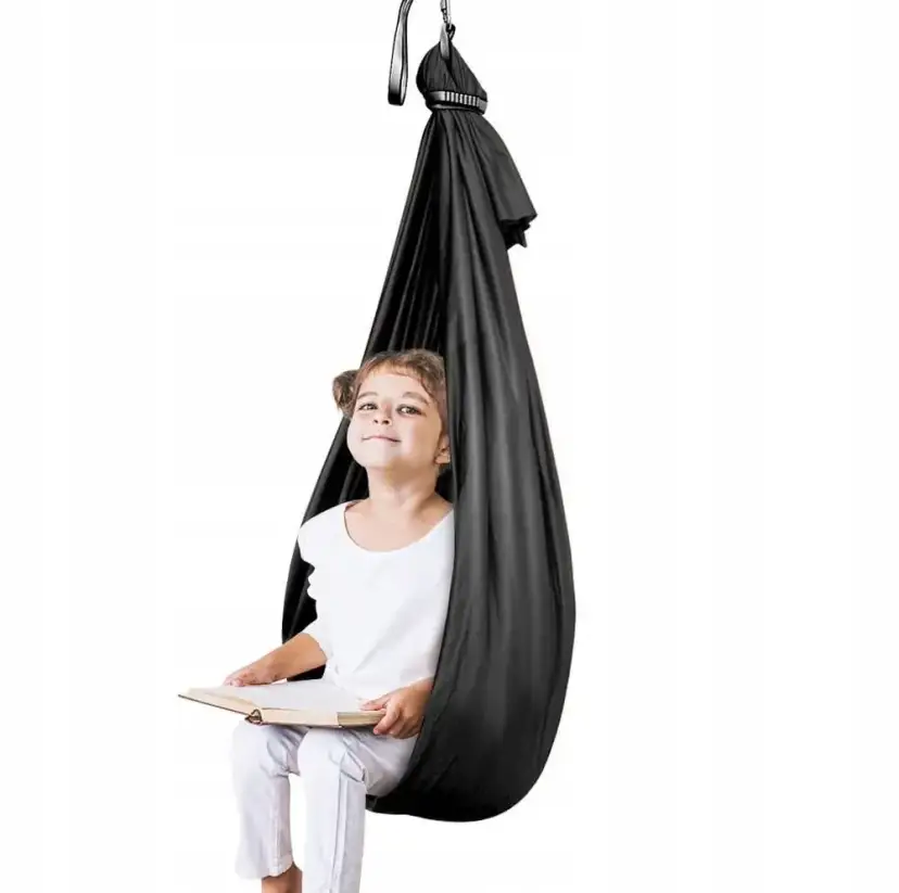 Huśtawka sensoryczna: jak wspiera rozwój dzieci z zaburzeniami sensorycznymi