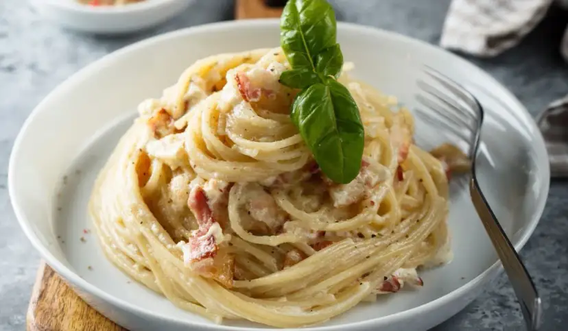 Prosty przepis na spaghetti carbonara od Ani Gotuje, który zachwyca