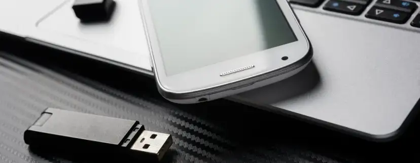 Jak podłączyć pendrive do telefonu bez OTG i uniknąć problemów z transferem