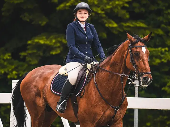 Bluza jeździecka: Nazwy, rodzaje i jak wybrać idealną?