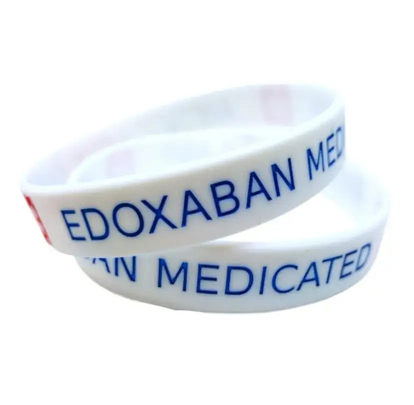 Kolorowe bransoletki: kod szpitalny czy symbol wsparcia?