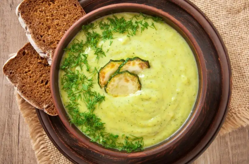 Jak ugotować zupę z cukinii w 30 minut – prosta i pyszna potrawa