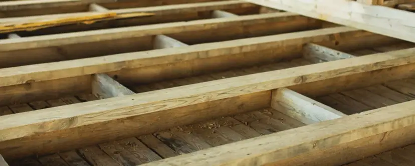 Jak zrobić podłogę na legarach - uniknij najczęstszych błędów i kosztów