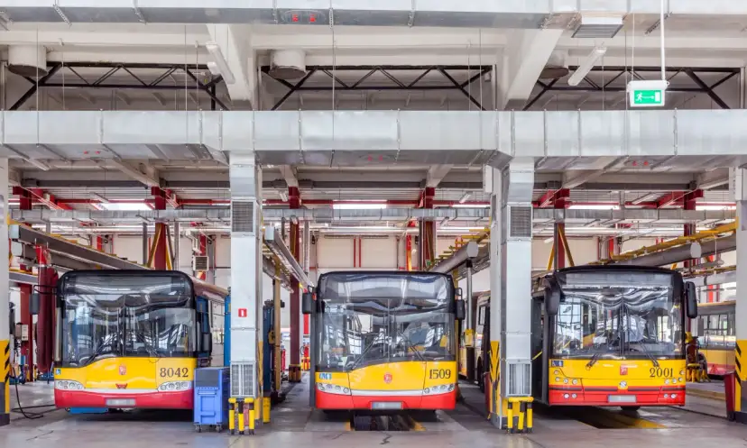 Skąd odjeżdża Halobus w Warszawie? Pewny start z Centrum 02!