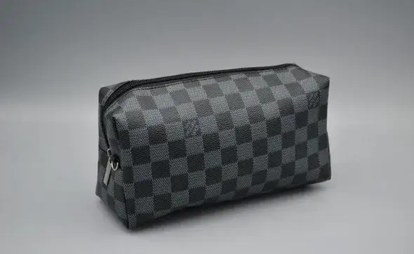 Ile kosztuje kosmetyczka Louis Vuitton? Ceny i porady zakupowe