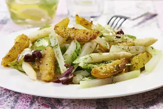 Co do młodych ziemniaków na obiad? Proste i pyszne przepisy na dania