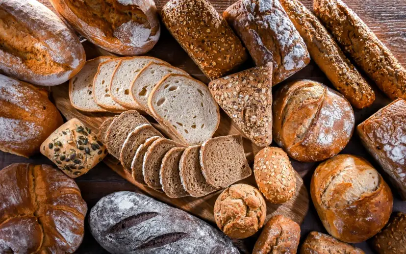 Chleb na zakwasie: Dlaczego jest zdrowszy? Trawienie, IG, minerały