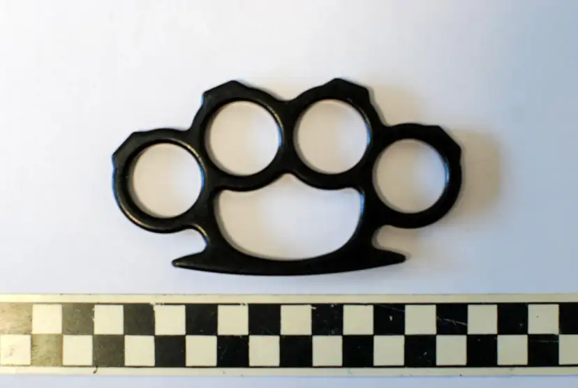 Kastet: Co musisz wiedzieć o jego legalności i karach w Polsce?