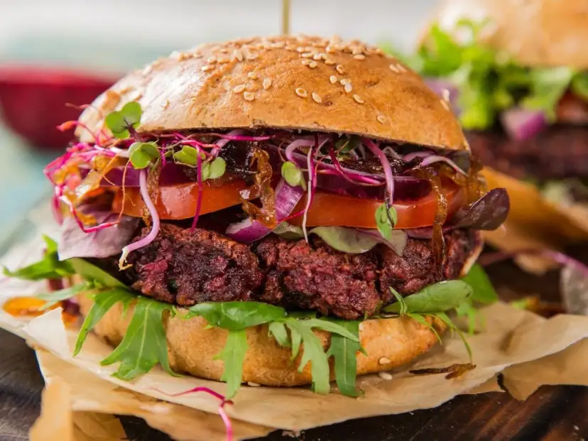 Puszyste burgery z chudego mięsa? Odkryj sekrety soczystości!