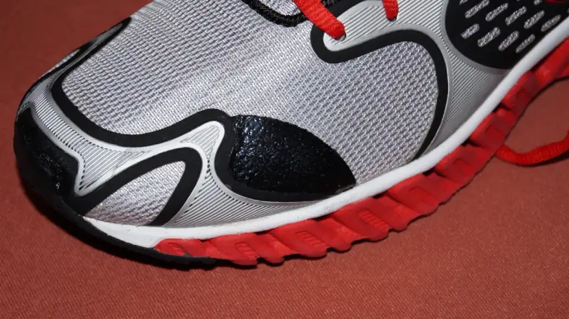 Jak naprawić buty z siatki - proste sposoby na trwałą naprawę