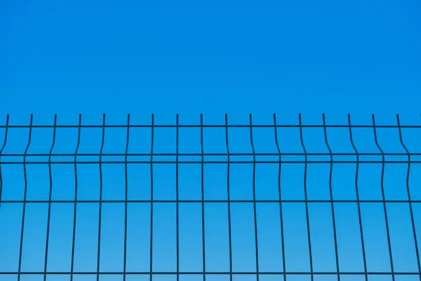 Jak wyznaczyć poziom ogrodzenia, aby uniknąć błędów i kosztów